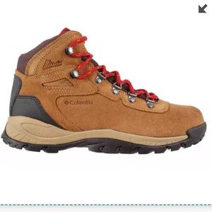 Columbia women’s Newton Ridge waterproof boot